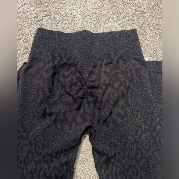 Gymshark Animal Leggings - Picture 3 of 4